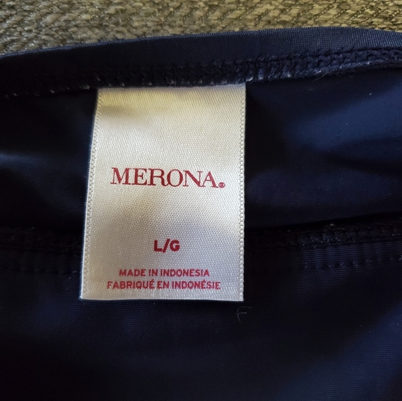 Bikini Set Large Bottoms & 38D Top - Picture 2 of 3